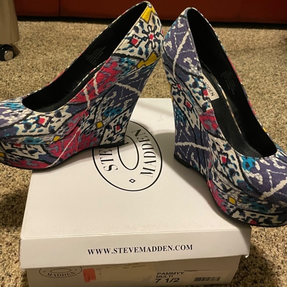 Steve Madden PAMMYY Wedges - Picture 3 of 6